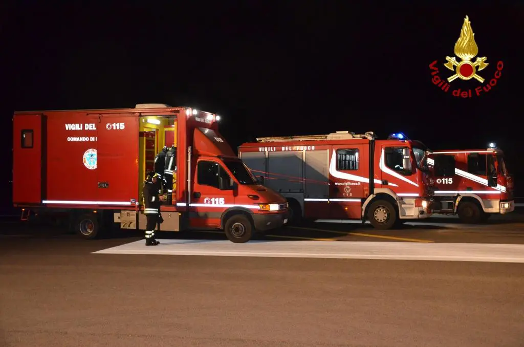 Incendio nella nuova sede Sicily by Car a Villagrazia di Carini, a fuoco decine di auto a noleggio
