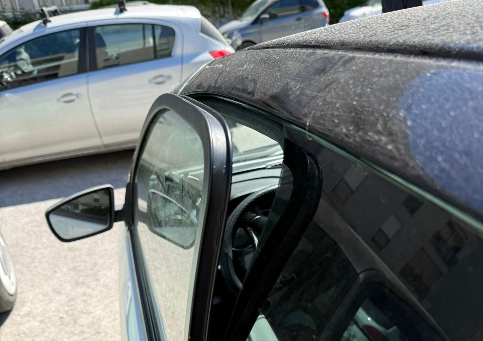 Marsala: vandali in azione a Sappusi, danneggiate numerose minicar