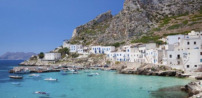 Egadi, opposizione all’attacco: “Isole nel caos, regolamenti fermi e controlli assenti”