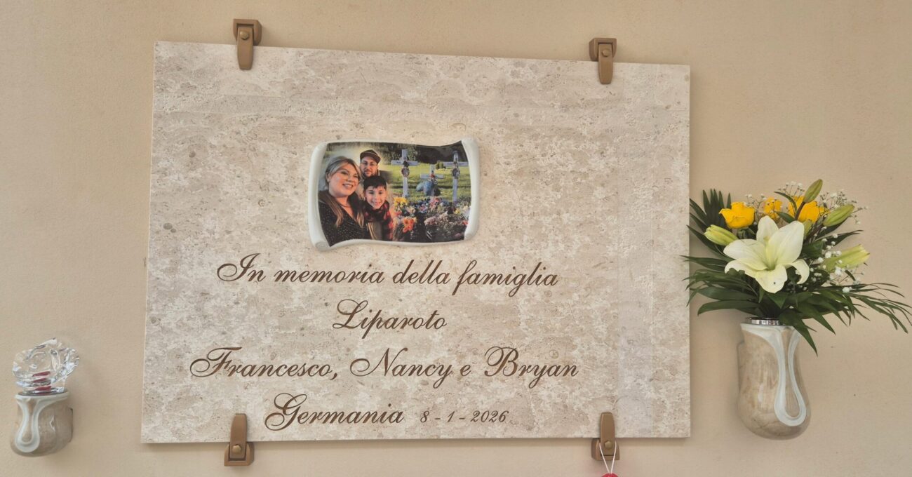 A Castellammare una lapide per ricordare Francesco, Nancy e Bryan morti in Germania