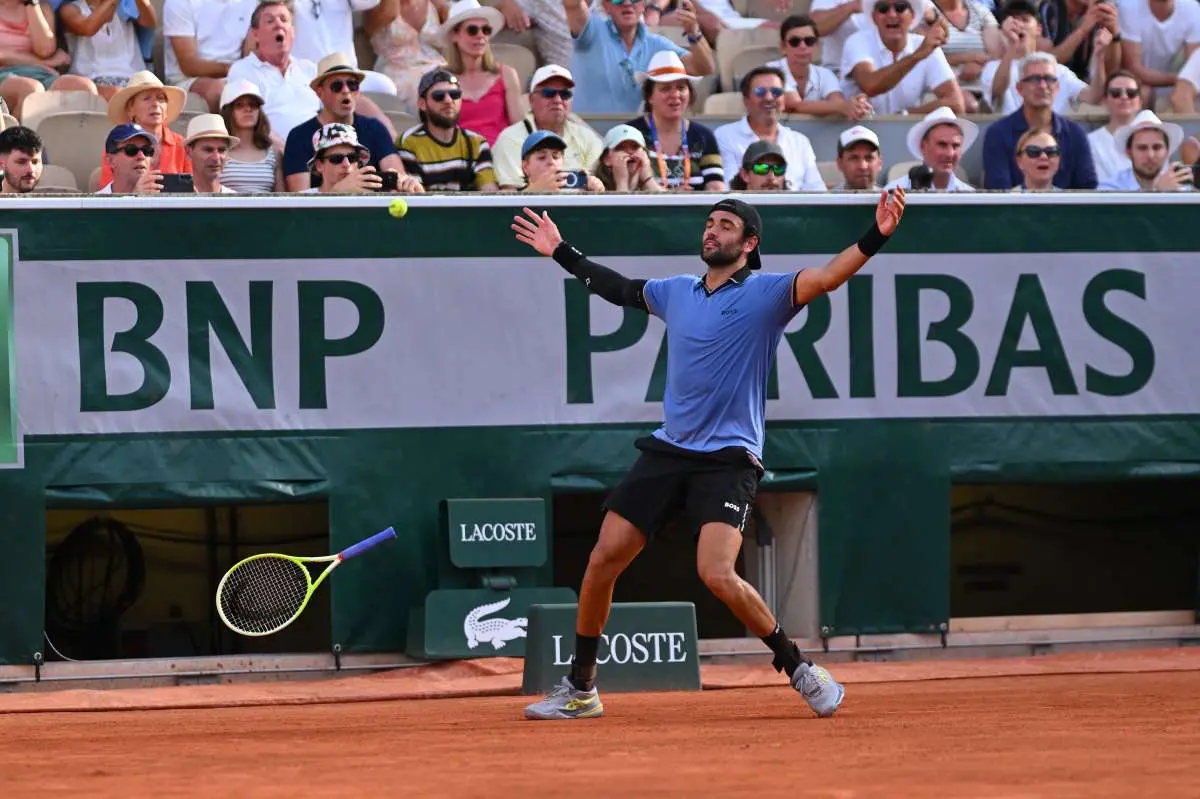 Berrettini vola ai quarti al Roland Garros, Cerundolo battuto in tre set