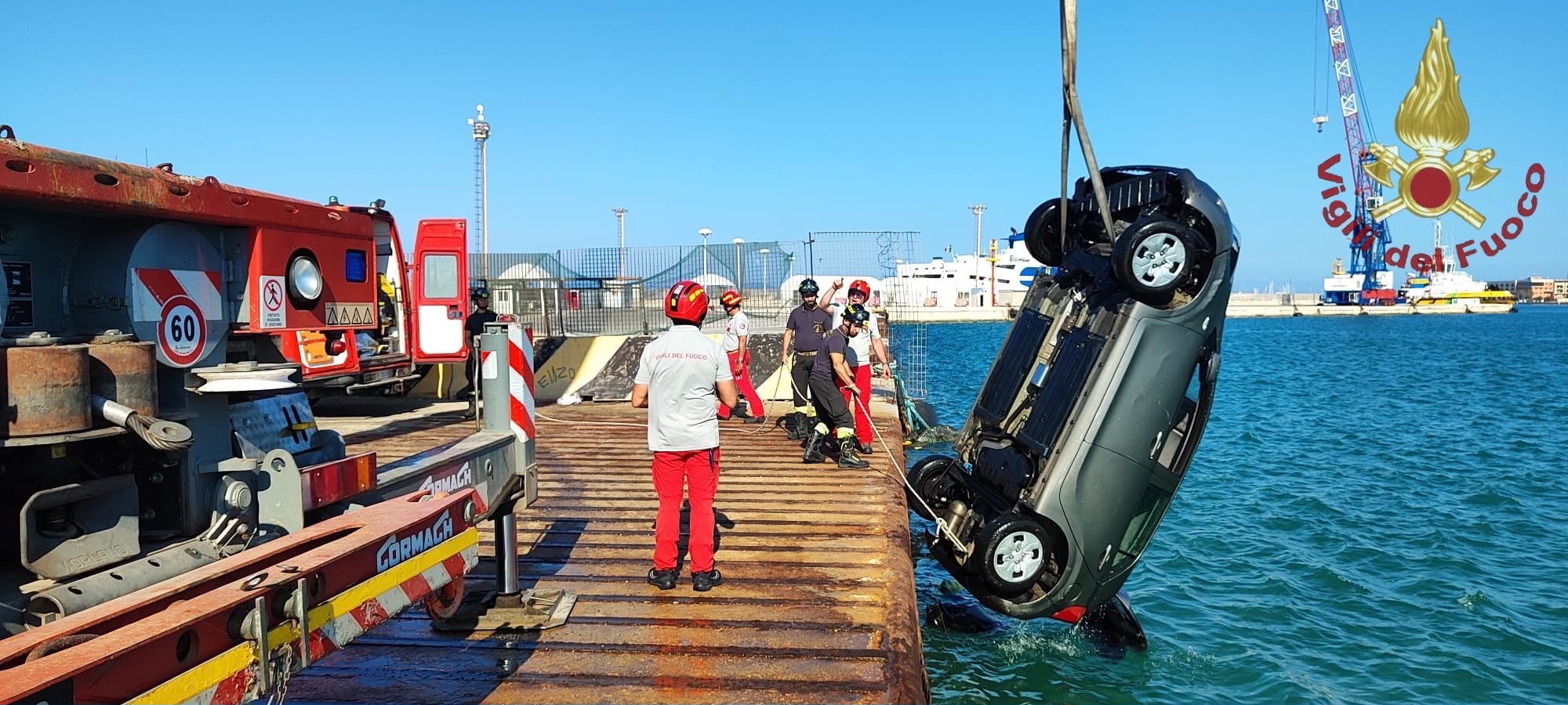 Trapani: auto in mare, recuperato un cadavere