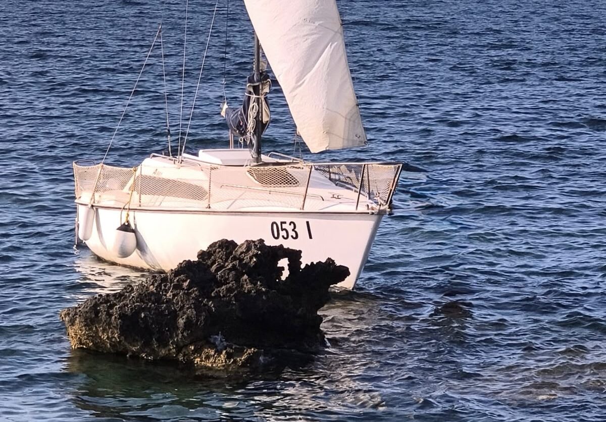 Bonagia: perde contatto con la barca dopo un tuffo, 45enne soccorso dalla Guardia Costiera