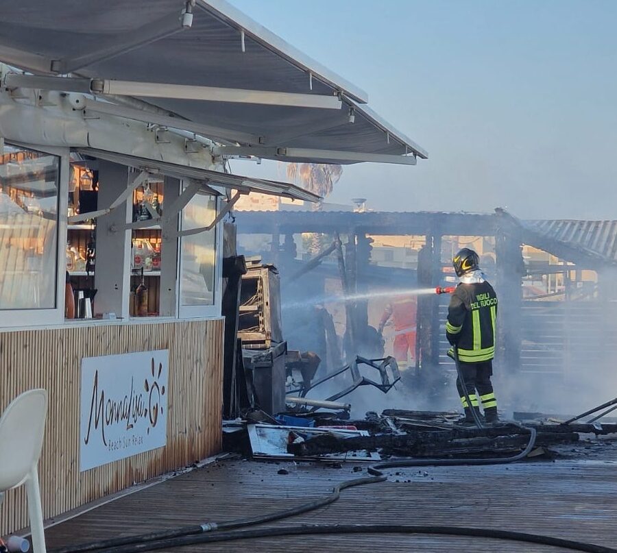 “Via anni di sacrifici”: parlano i gestori del lido a fuoco a Tre Fontane