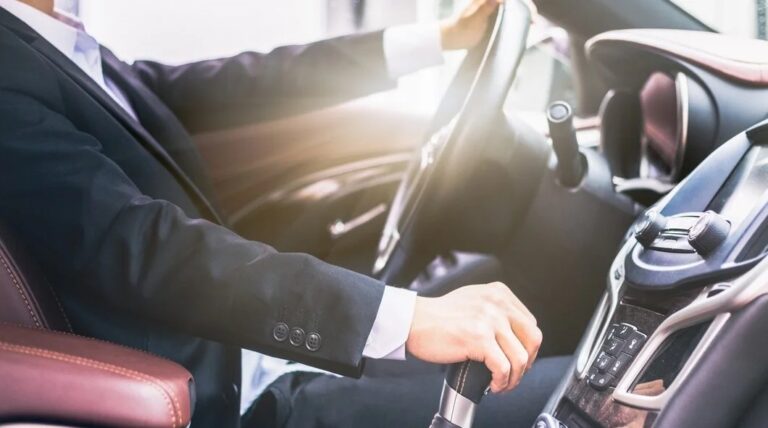 Esame fermo da oltre 7 mesi: la protesta di 40 aspiranti conducenti nel trapanese