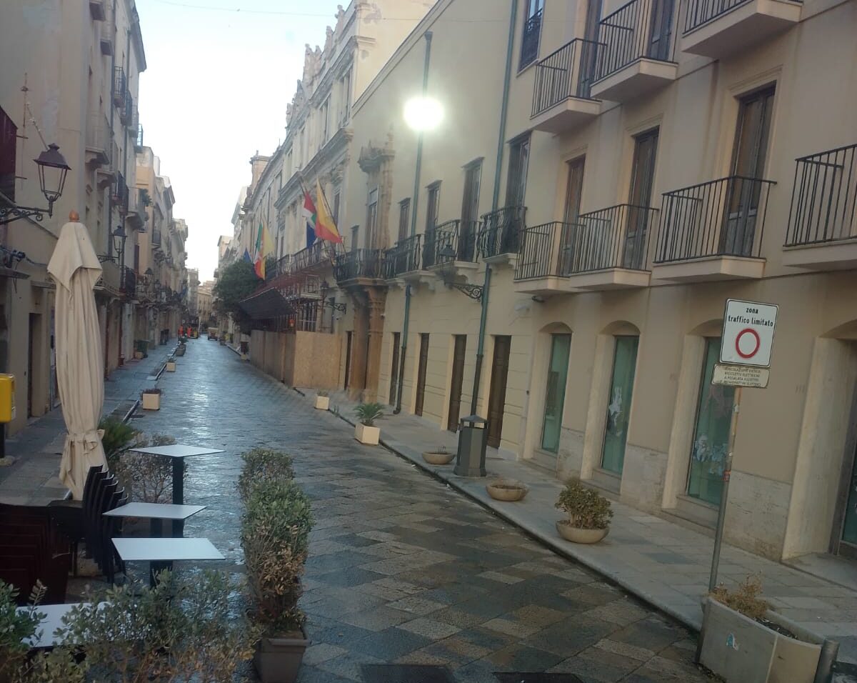 Trapani, avviata la pulizia delle strade del centro storico