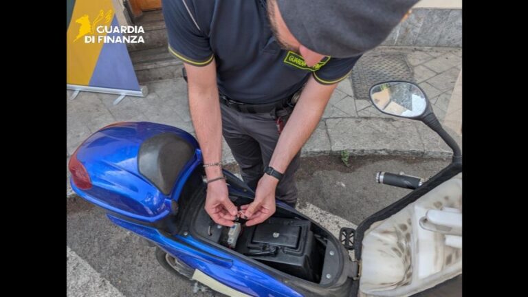 Sequestrati migliaia di scooter illegali venduti come bici elettriche