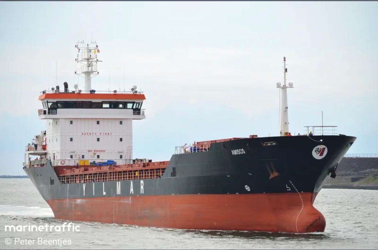 Nave Amisos a Trapani per gli accertamenti dopo la morte di due ufficiali