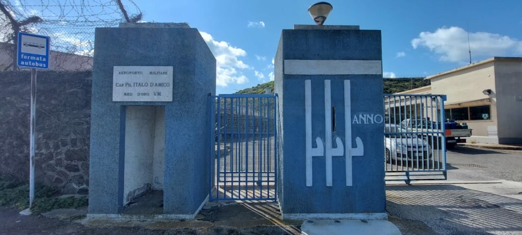Rassegna letteraria all’Aeronautica Militare di Pantelleria, i No-F35: “Operazione di facciata”
