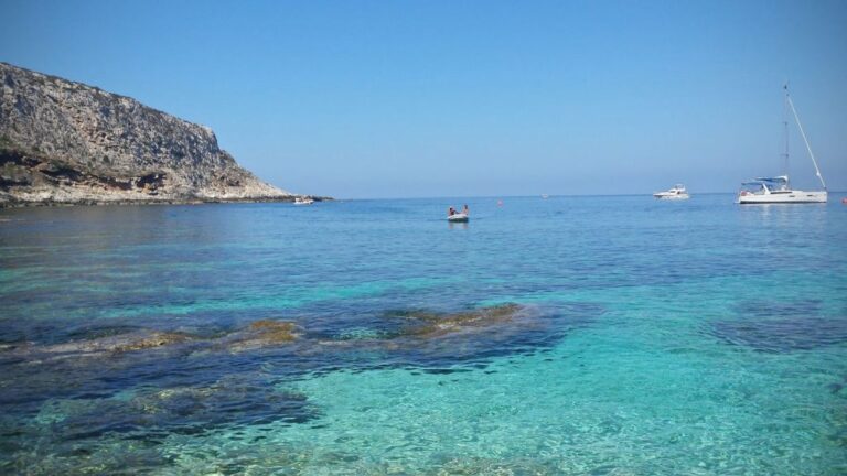 Sbarco di migranti a Levanzo, al via i soccorsi: erano bloccati tra gli scogli