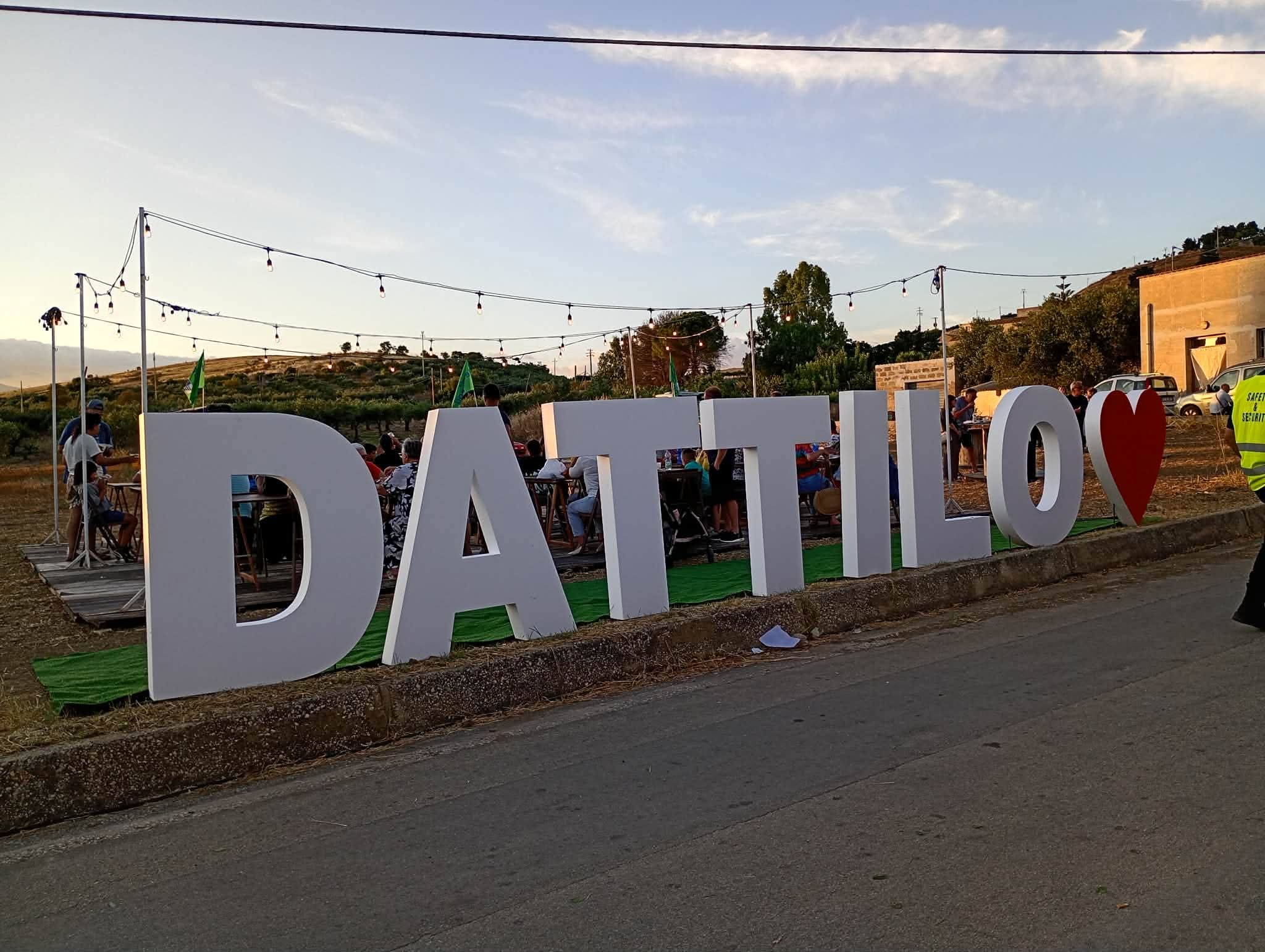 Tutti pazzi per il Dattilo Cannolo Fest, boom di visitatori