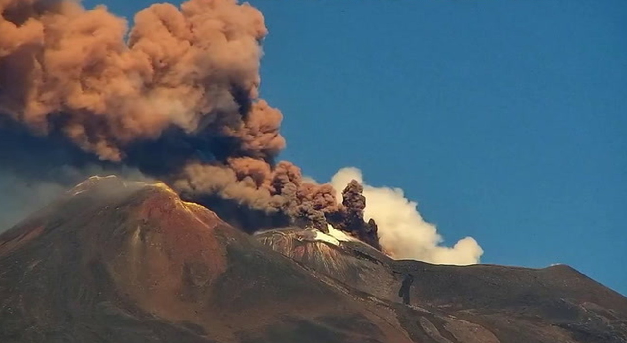 Etna in fumo, voli dirottati da Catania su Palermo e Trapani