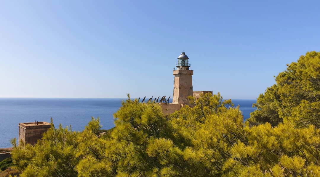 Faro di Punta Libeccio, il sindaco chiede di salvare uno dei simboli di Marettimo