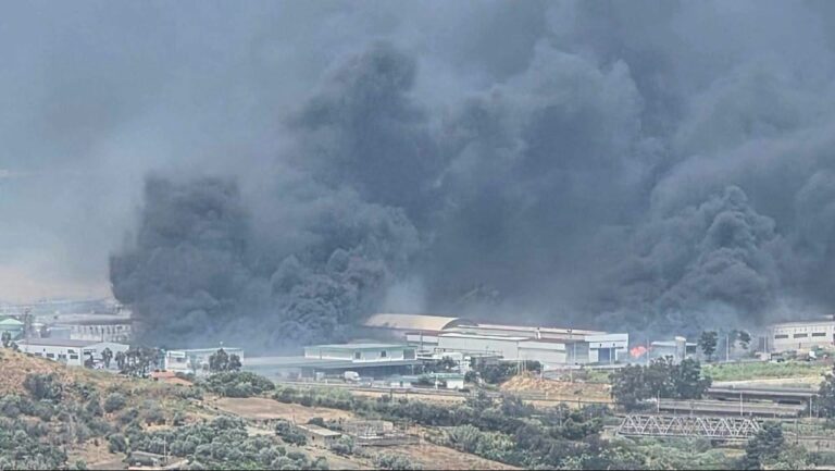 Grave incendio nel palermitano, bruciano Termini e Torretta. VIDEO