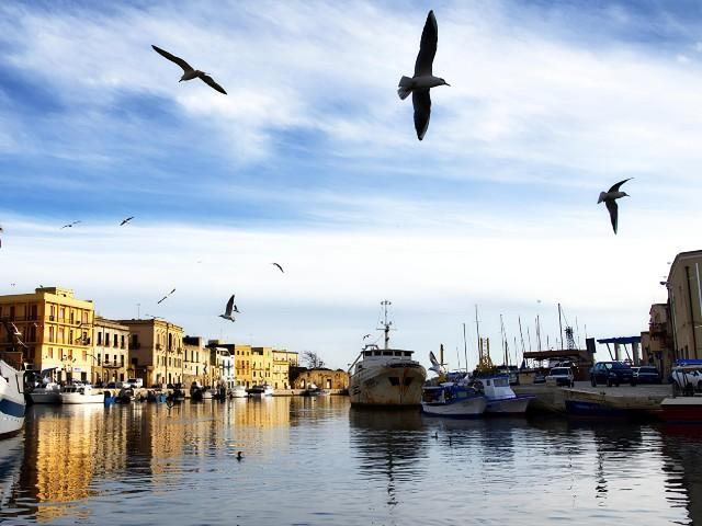 Mazara, piazzetta dello Scalo: dopo lo scontro arriva l’accordo con il comparto ittico