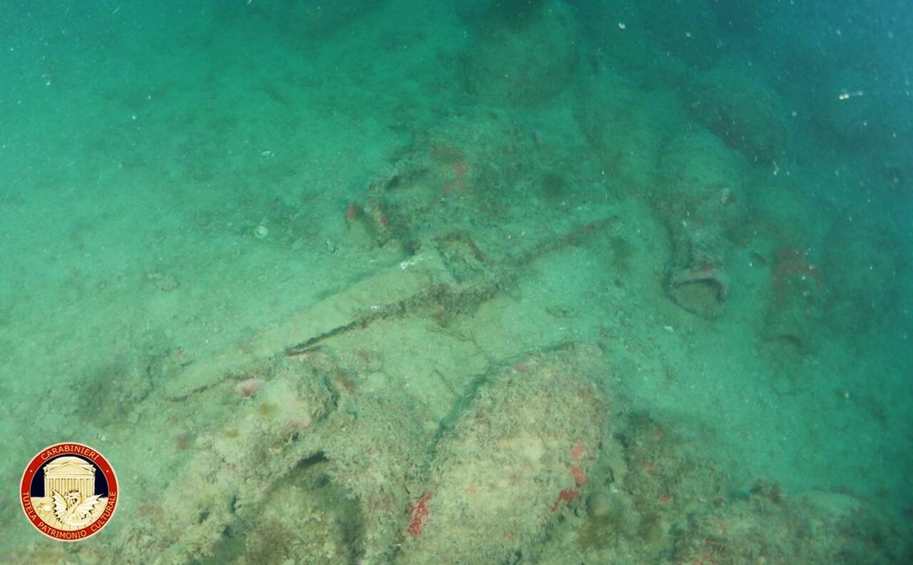 Mazara, il mare restituisce un relitto con centinaia di anfore