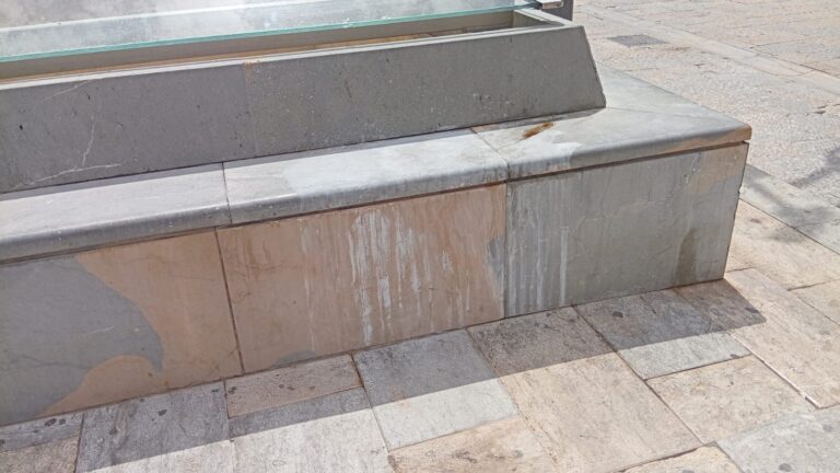Marsala, imbrattato il muro della piramide di “Porta Mazara”. VIDEO