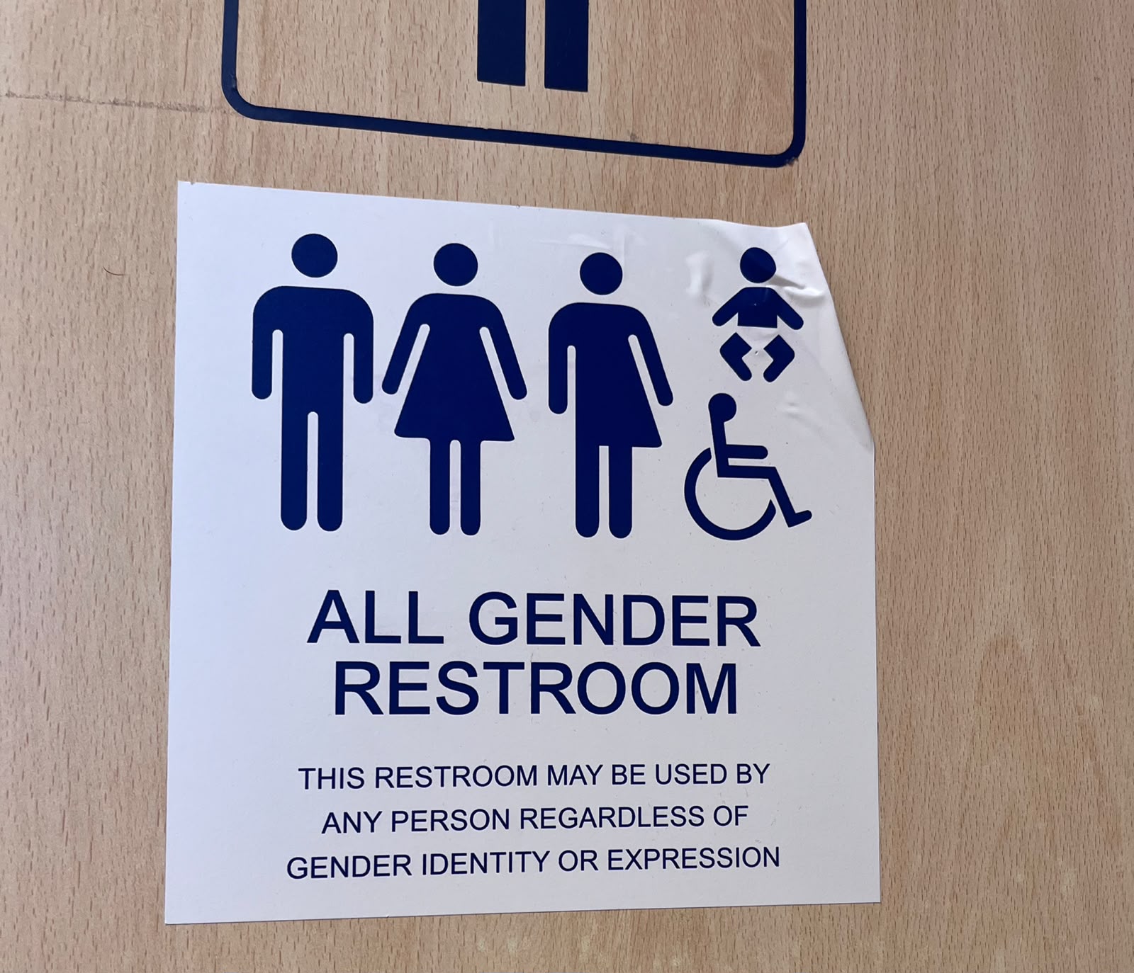Birgi, anche i bagni diventano “free gender”: lo scalo al passo con i diritti civili