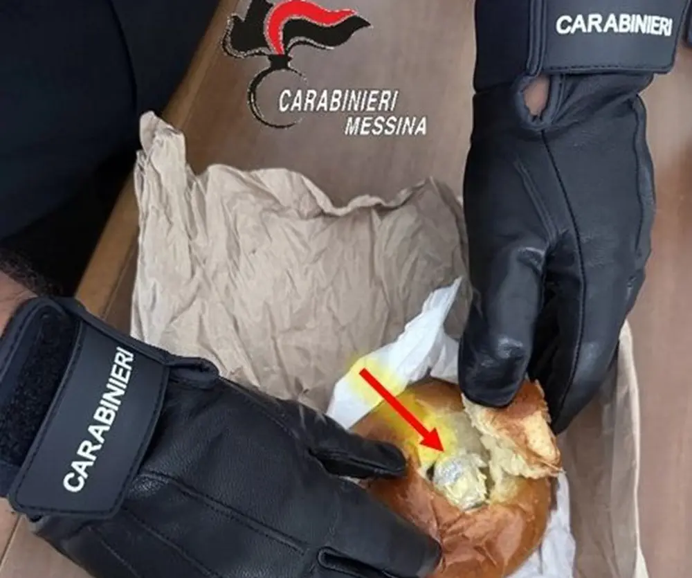 Cocaina nascosta nella brioche per un conoscente ricoverato, 39enne arrestata a Messina