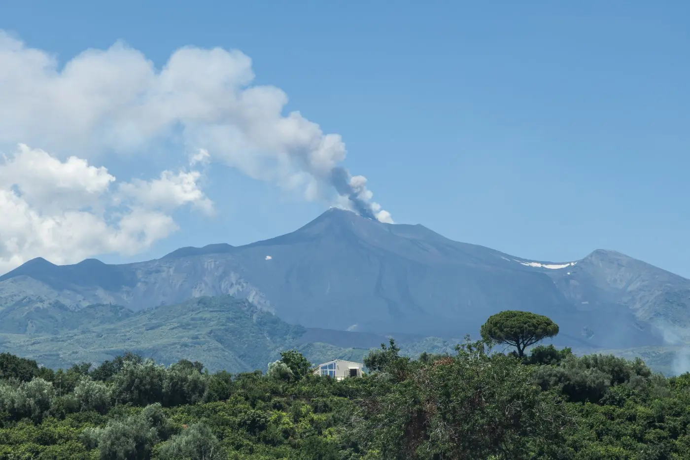 Etna, ripresa l’attività stromboliana dal Cratere della Voragine