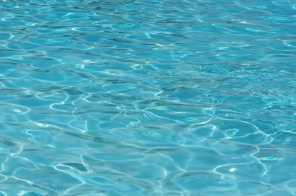 Palermo, una bimba di due anni annega in piscina e muore