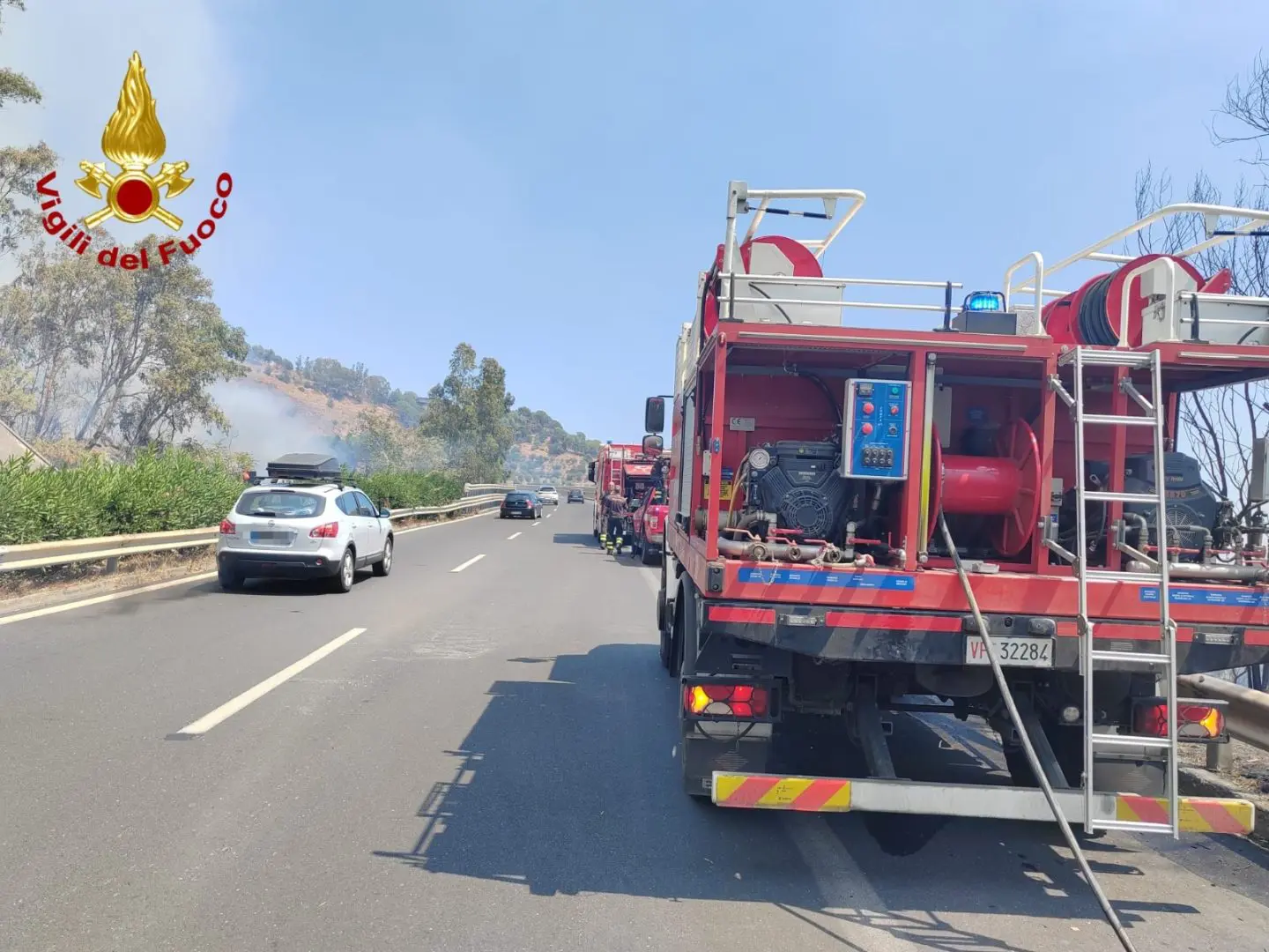 Incendio a Taormina, minacciate diverse abitazioni