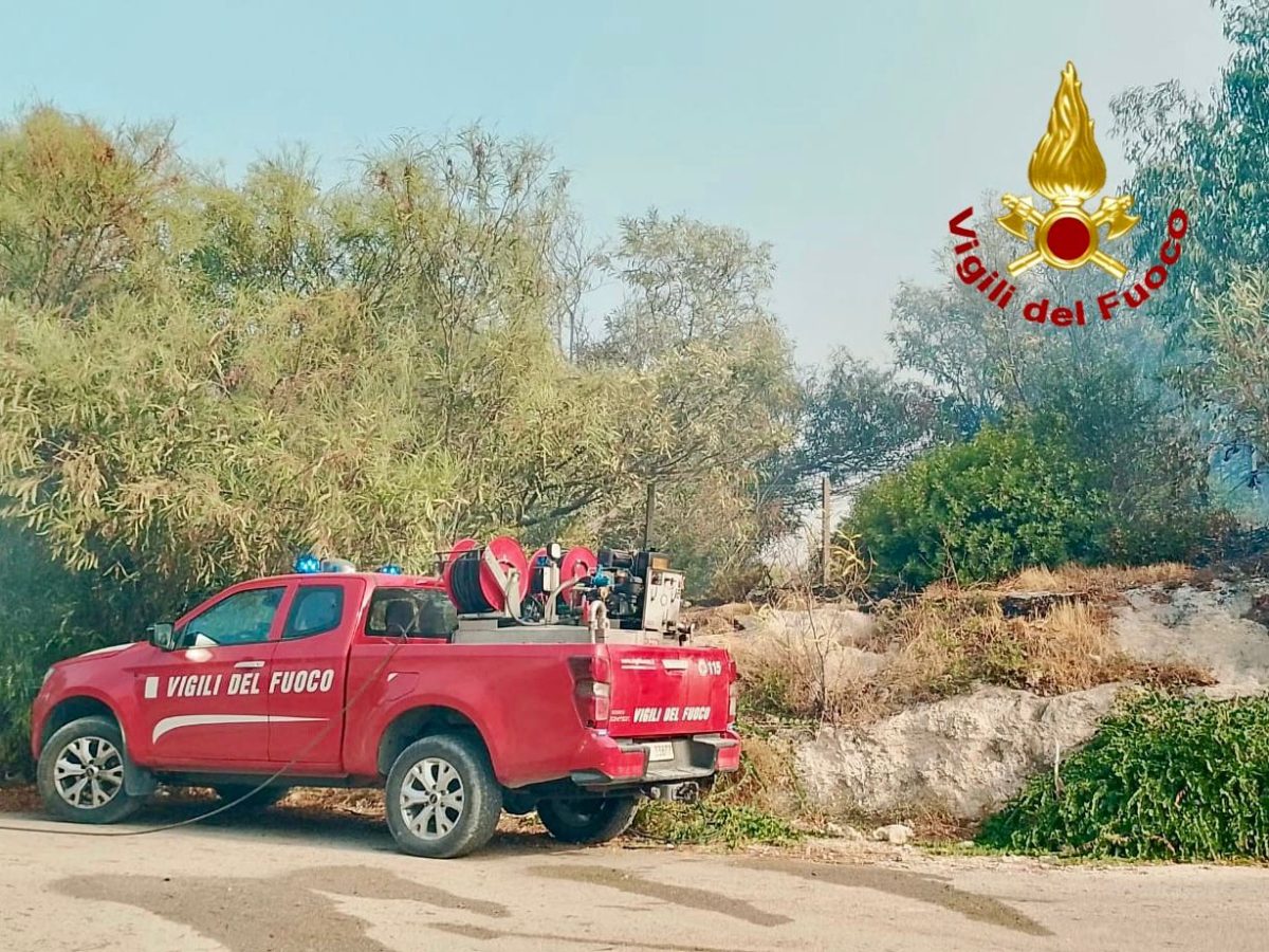 Sicilia, da venerdì oltre 800 interventi dei Vigili del Fuoco