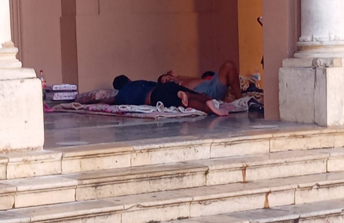 Marsala, bivacco davanti al Comune: il decoro della città passa anche dalla dignità delle persone