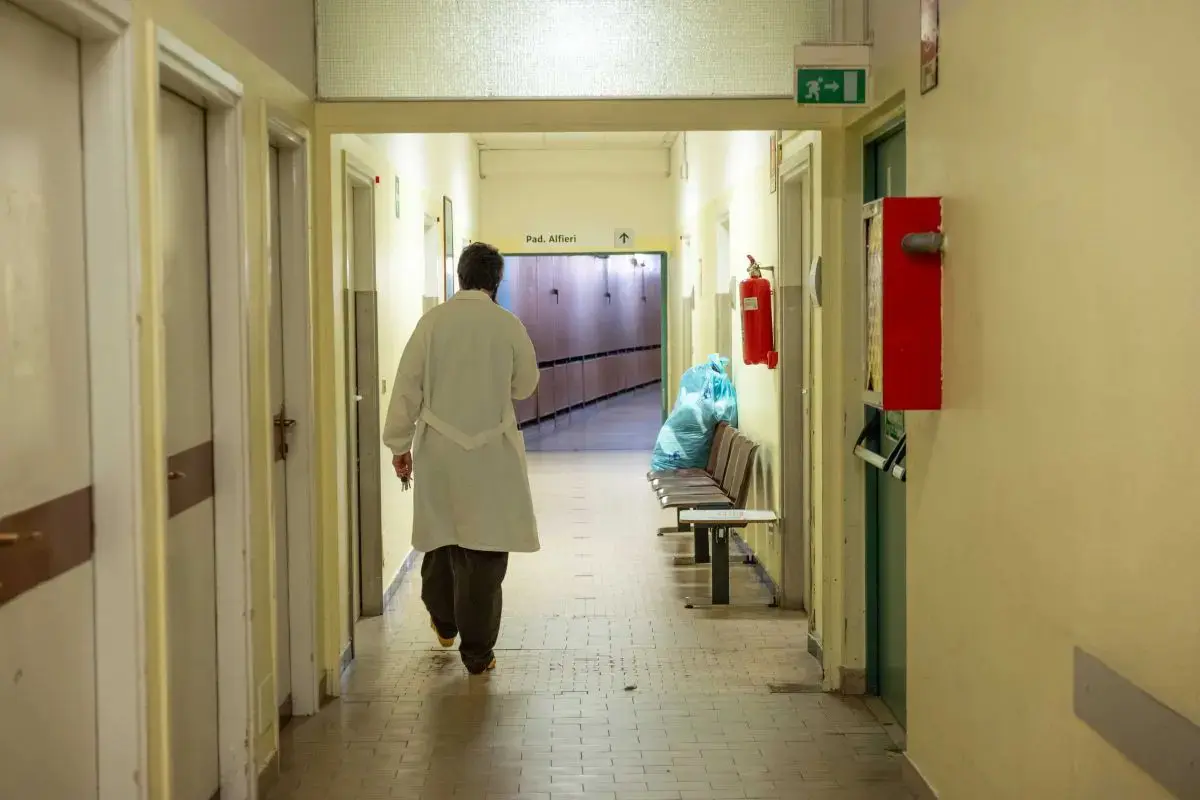 Indagati i genitori della bimba morta a Palermo, il cuginetto positivo alla difterite