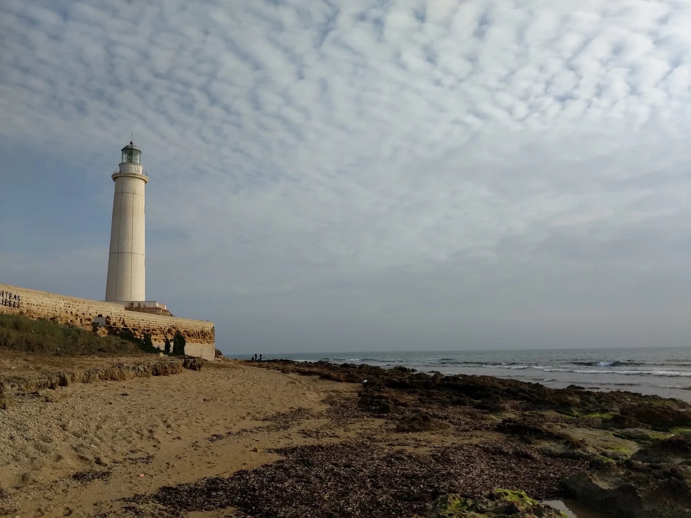 Il faro che sfida il mare: Capo Granitola, dove la luce scompare all’orizzonte