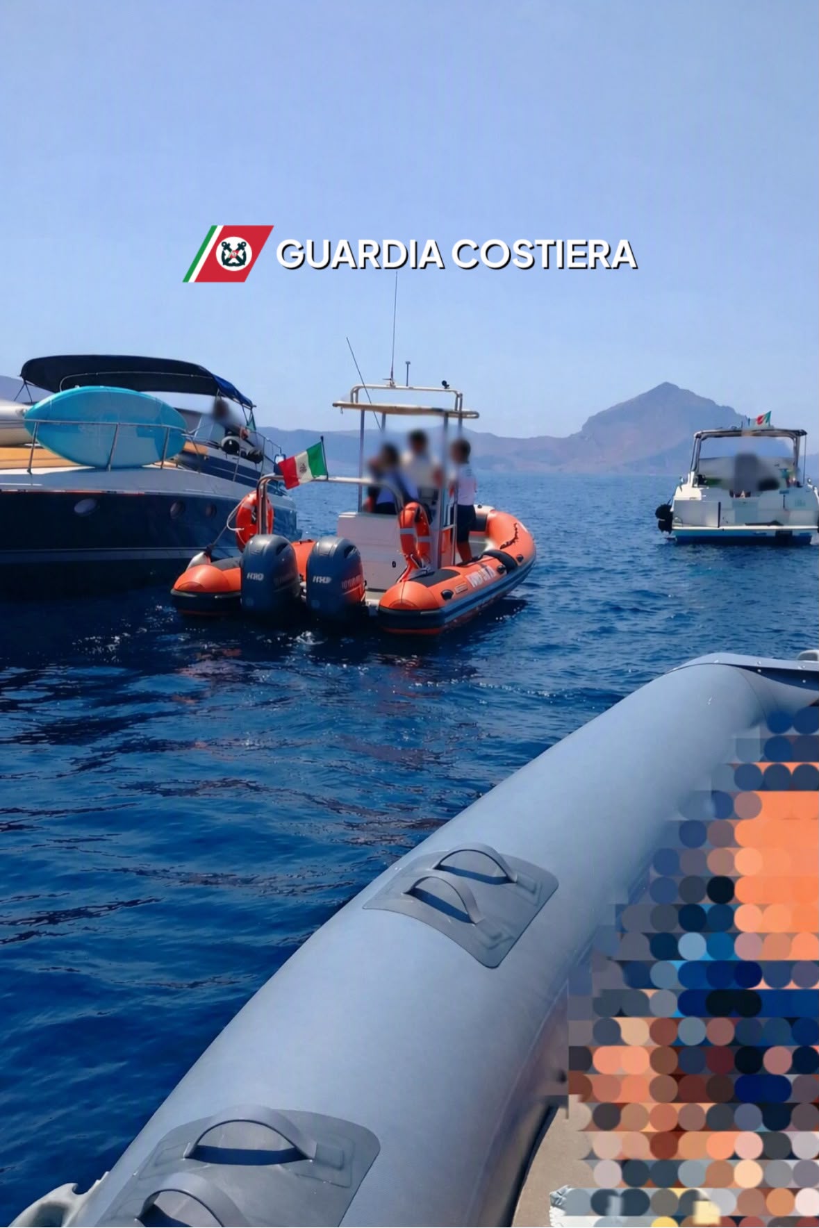 Avaria al motore, soccorsa una famiglia con due bambini al largo di San Vito