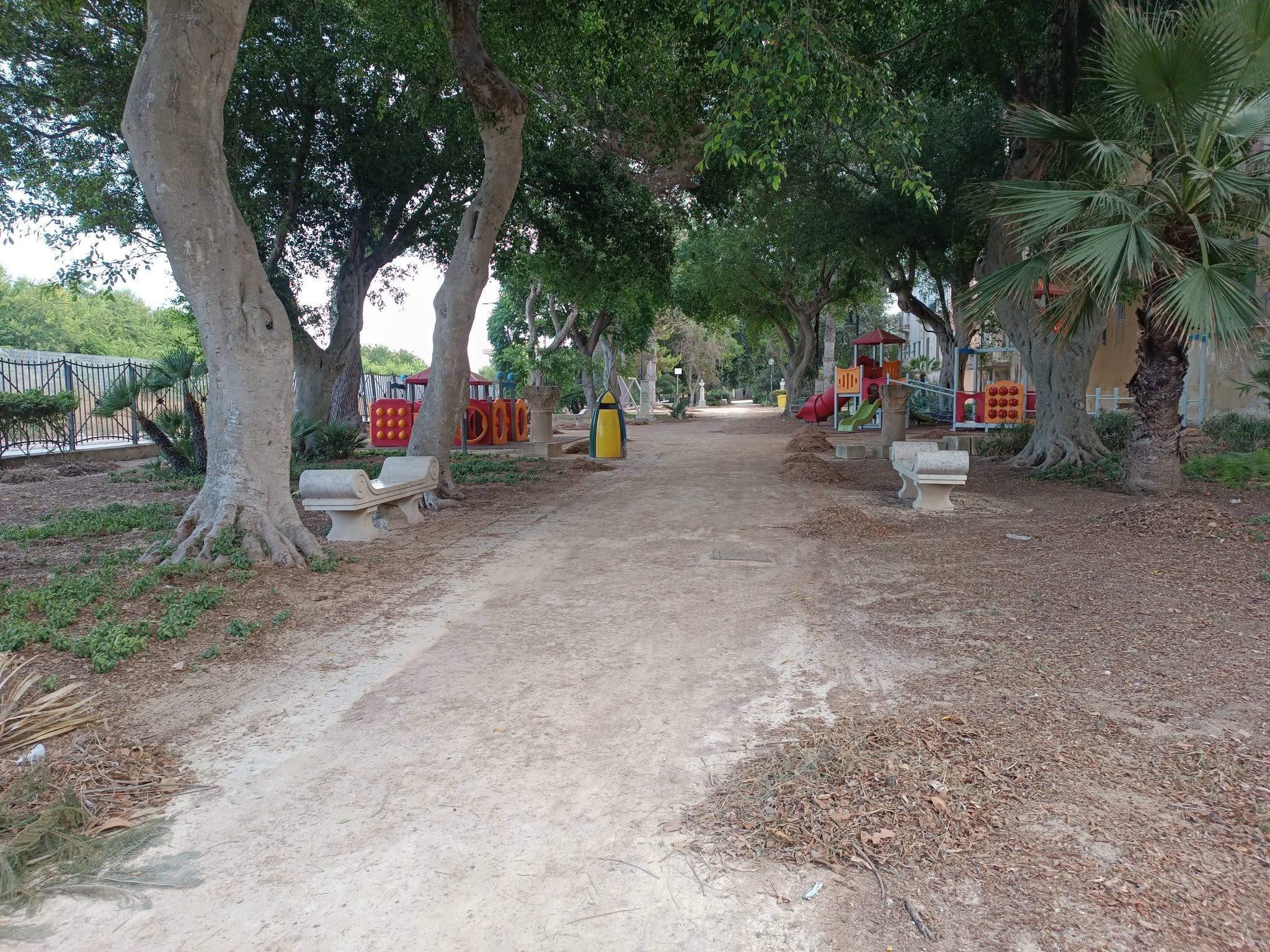 Marsala: Villa Cavallotti cambia volto, pulizia in azione