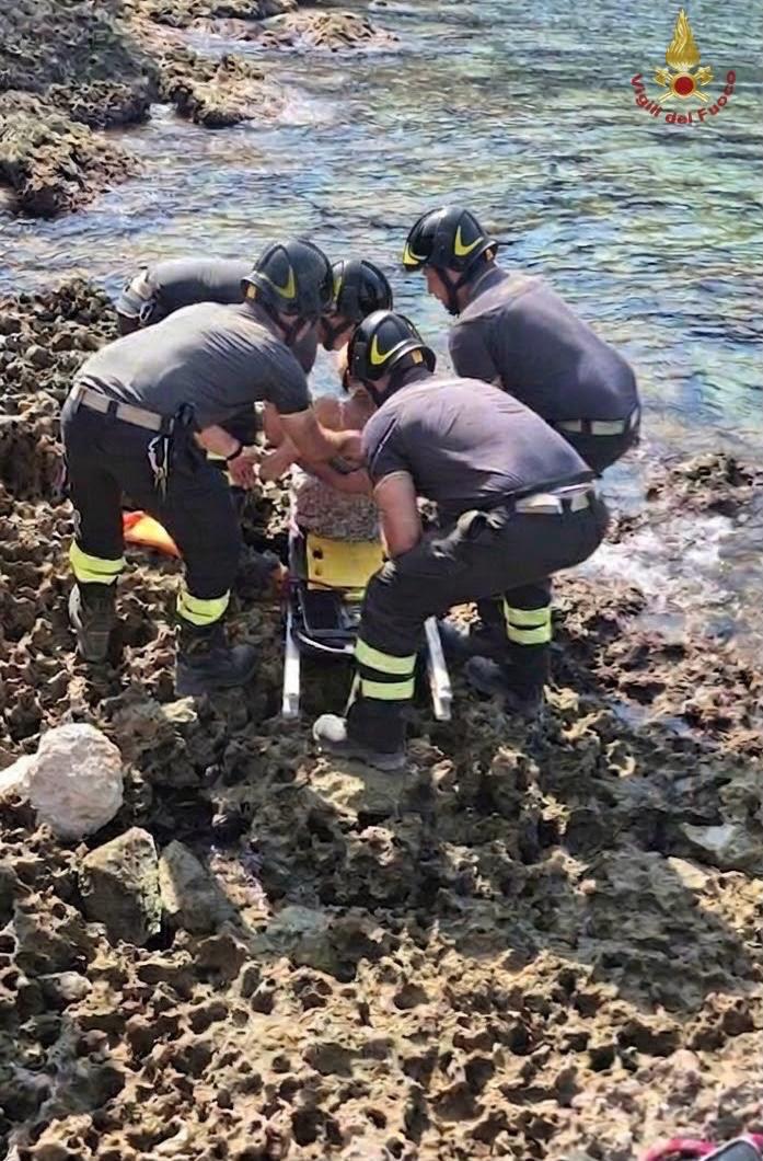 Favignana: donna soccorsa dai vigili del fuoco, era rimasta incastrata tra gli scogli