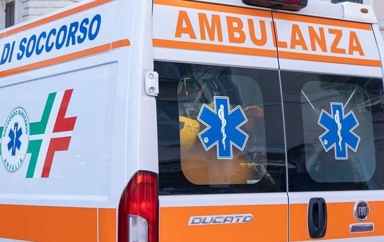 Bici elettrica sotto a un tir a Palermo, un morto