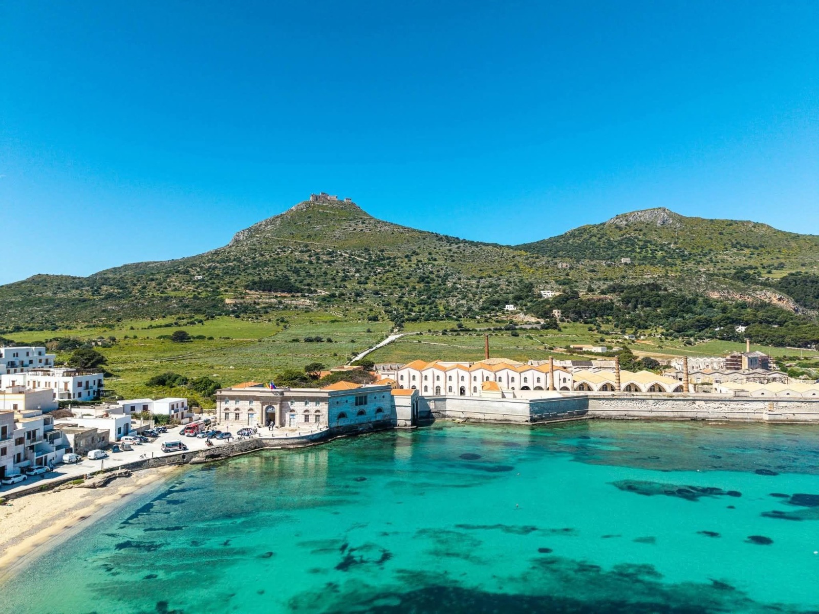 Egadi, Italia Nostra lancia l’allarme: “Stop a nuovi chioschi e pergolati fino al PUDM”
