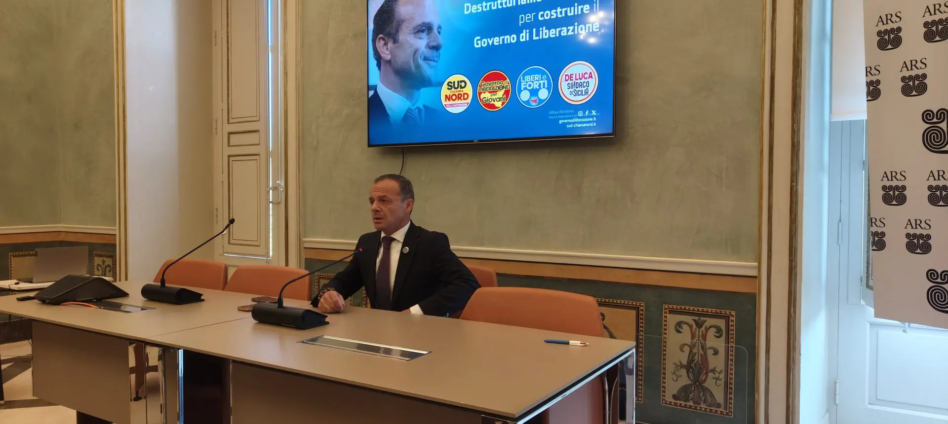 De Luca “Siamo noi i costruttori di un nuovo campo, a ottobre un nuovo gruppo parlamentare all’Ars”