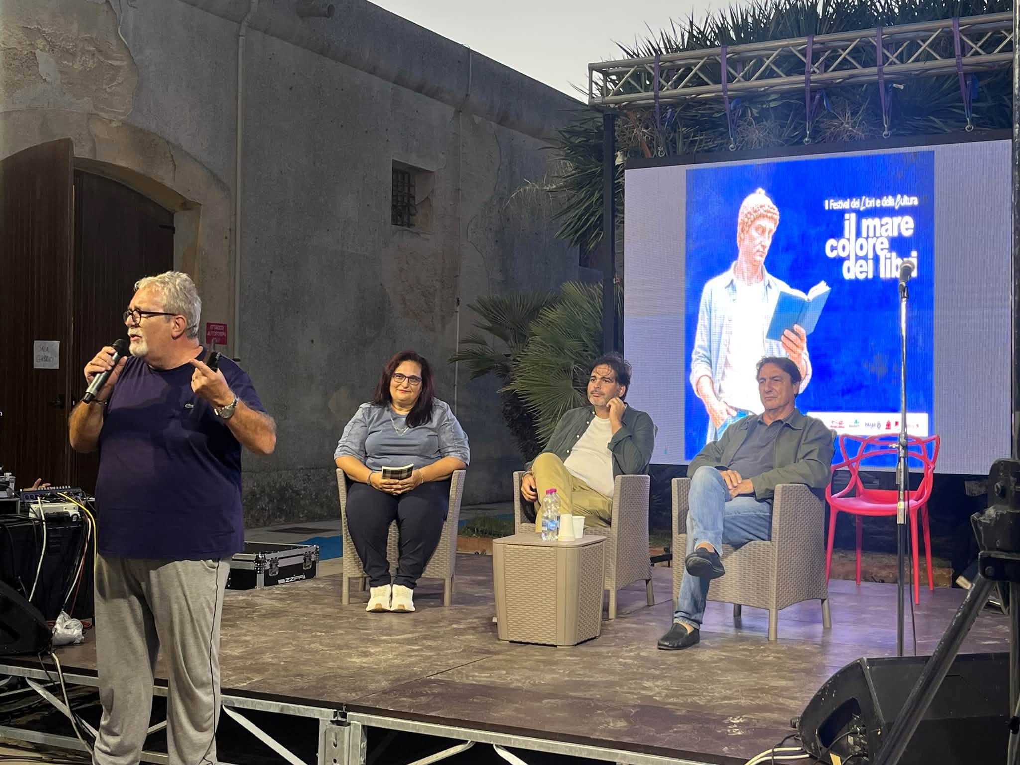 Il Mare colore dei libri, Salvo Battaglia presenta “Pura”… e le doppie verità. VIDEO