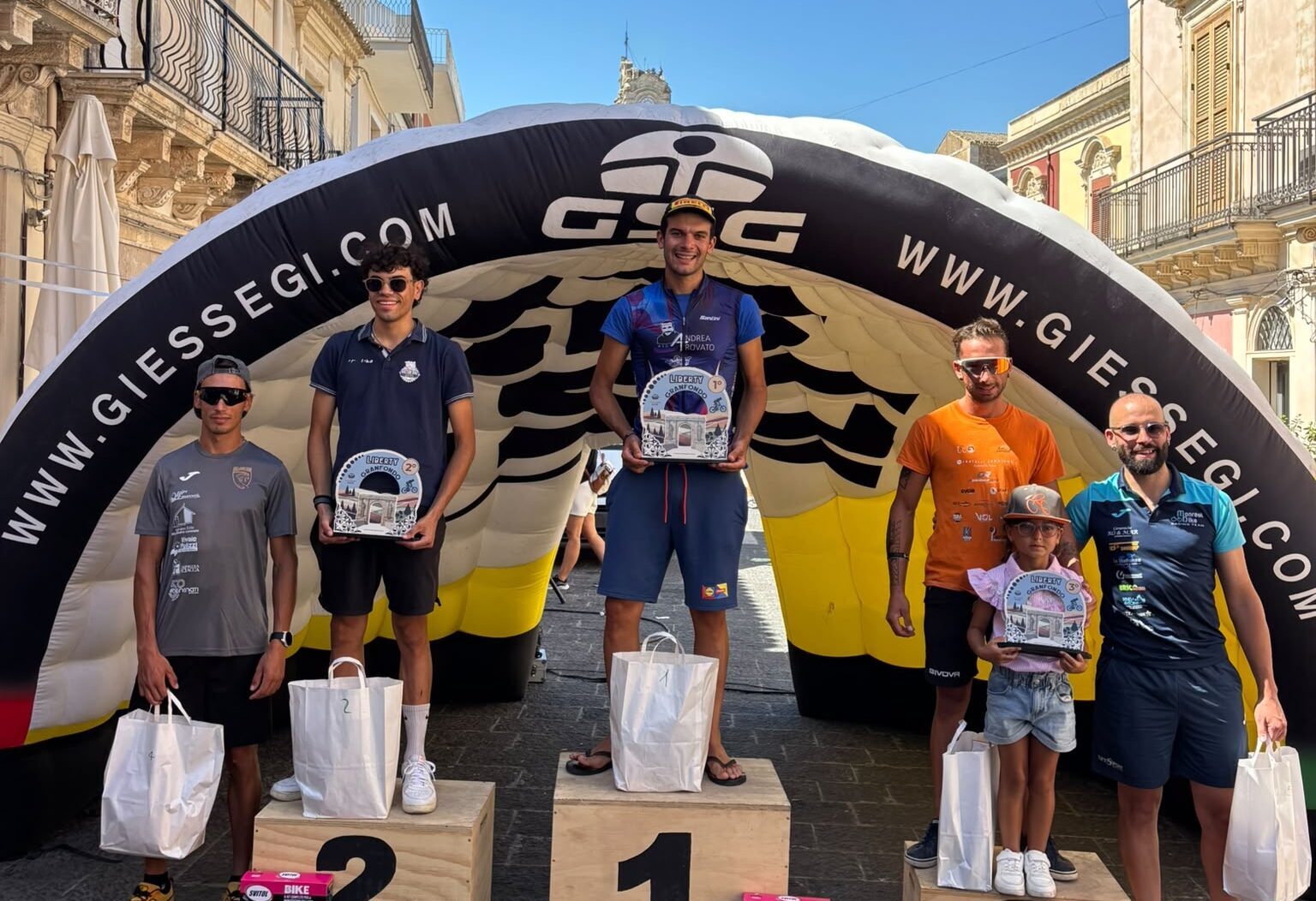 La Leoni Team torna a pedalare alla Granfondo Liberty
