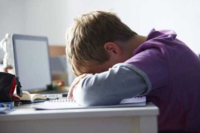 Violenza a scuola, l’allarme dei sindacati: “Serve un nuovo patto educativo”