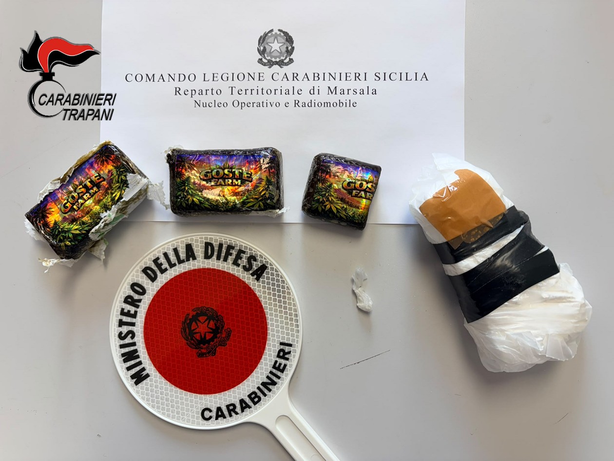 Getta la droga dal finestrino ma viene ‘beccato’ dai Carabinieri, arrestato marsalese