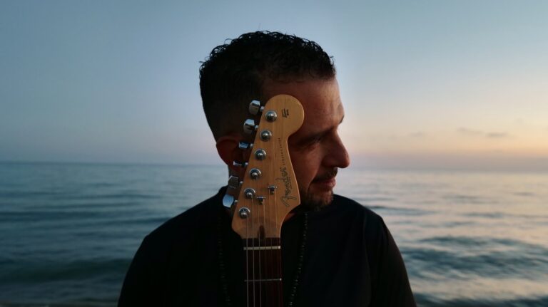 “I Love You”, il graffio gentile di Sergio Lo Cicero. VIDEO