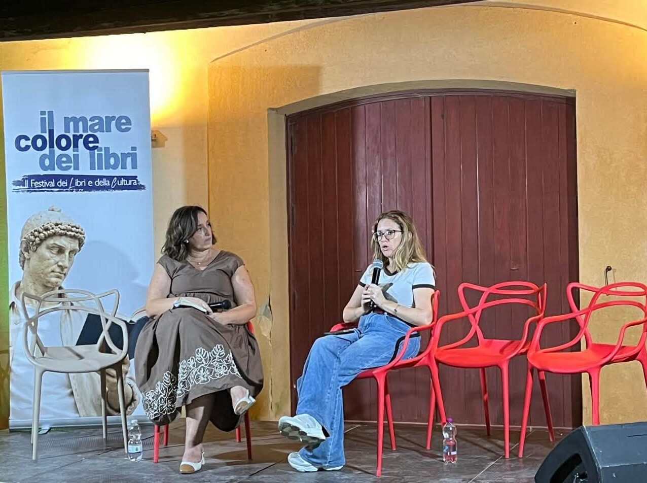A “Il Mare colore dei libri” Manuela Randazzo presenta ‘Un giorno straordinario’. VIDEO