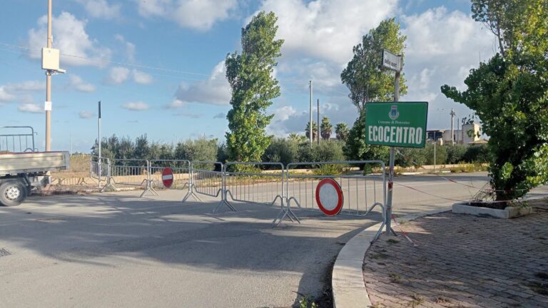 Petrosino, dopo il tornado chiuso l’Ecocentro. Porta a porta regolare