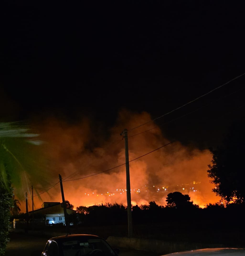 Incendio a Custonaci nella notte, “Chiediamo presidio stabile dei Vigili del Fuoco”