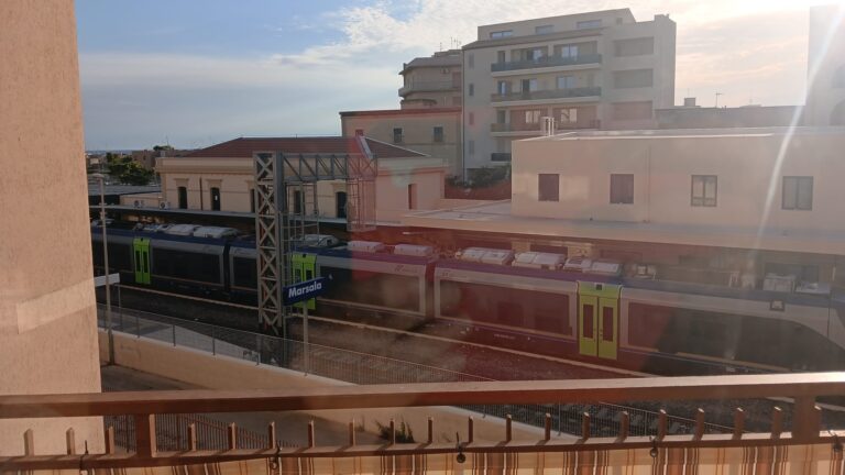 Maltempo, treni sospesi tra Castelvetrano e Trapani: disagi sulla linea ferroviaria