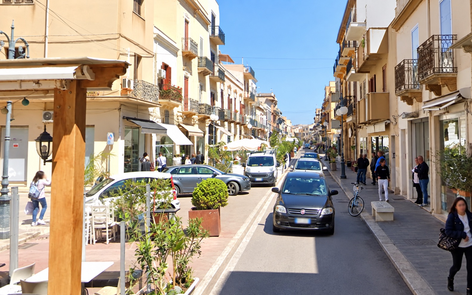 A Mazara una ragazzina è stata investita da una bici elettrica in pieno centro