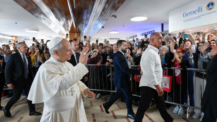 Il Papa entra al Gemelli: l’intervento al polmone si è concluso positivamente