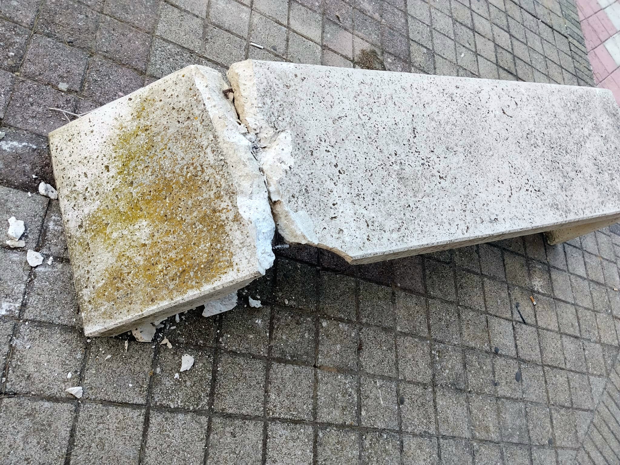 Atti vandalici ai parchi giochi di Partanna, la denuncia: “Abbiamo i filmati”