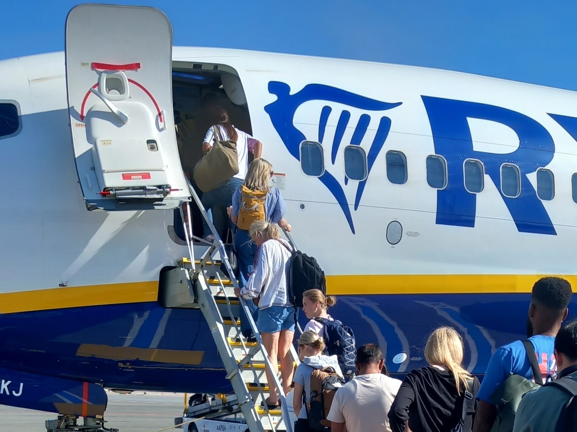Ritardo di quasi cinque ore sul volo Ryanair, passeggeri bloccati a Trapani